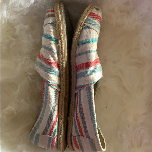 Toms slip on shoes - Picture 2 of 5